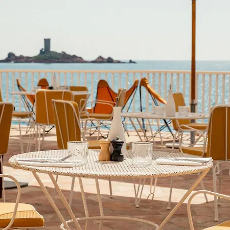 Les Roches Rouges, A Beaumier 5*