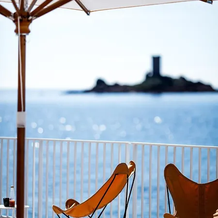 Hotel Les Roches Rouges, A Beaumier