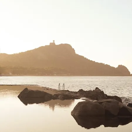 Les Roches Rouges, A Beaumier 5*