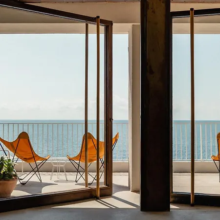 Les Roches Rouges, A Beaumier