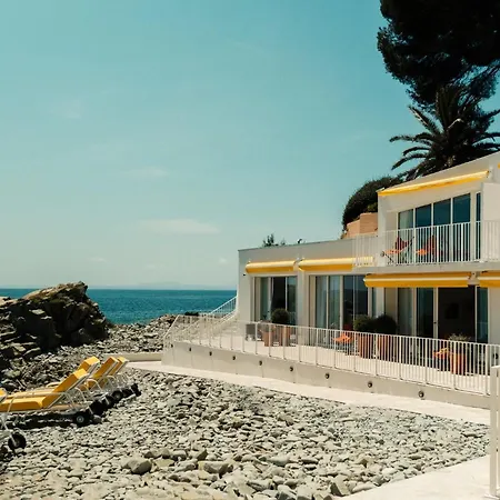 Hotel Les Roches Rouges, A Beaumier