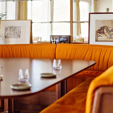 Les Roches Rouges, A Beaumier 5*