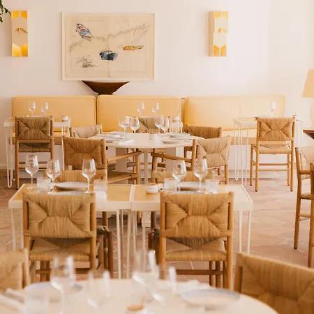 Les Roches Rouges, A Beaumier Hotel