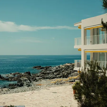 Les Roches Rouges, A Beaumier 5*