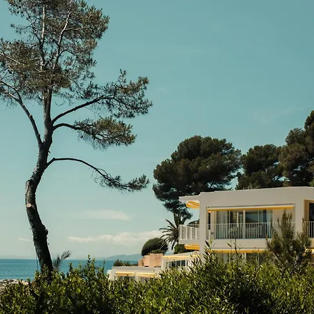 Les Roches Rouges, A Beaumier