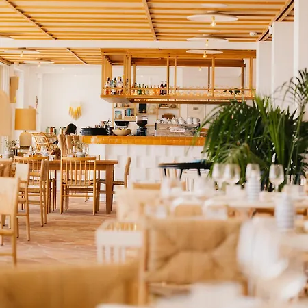 فندق Les Roches Rouges, A Beaumier 5*