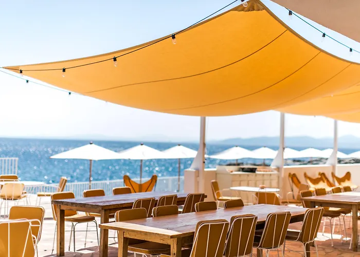 מלון Les Roches Rouges, A Beaumier 5*