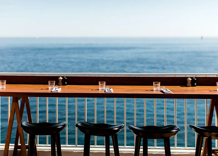 Les Roches Rouges, A Beaumier Hotell