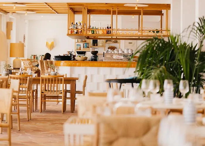 מלון Les Roches Rouges, A Beaumier 5*