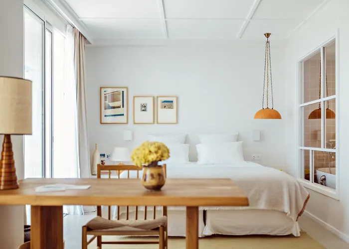 Les Roches Rouges, A Beaumier Hotell 5*