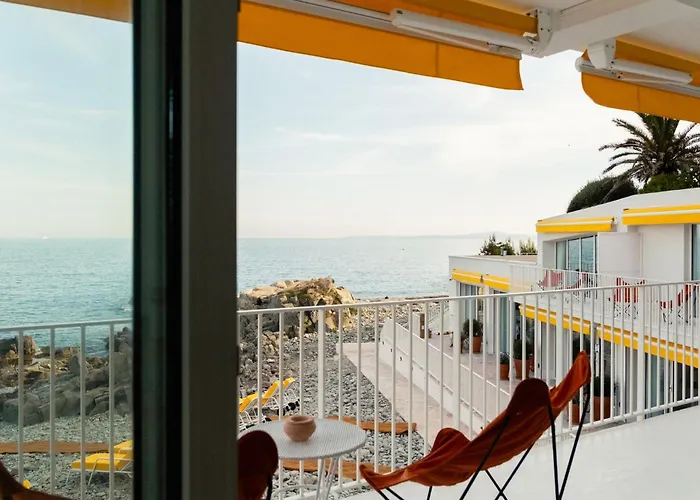 Hotell Les Roches Rouges, A Beaumier