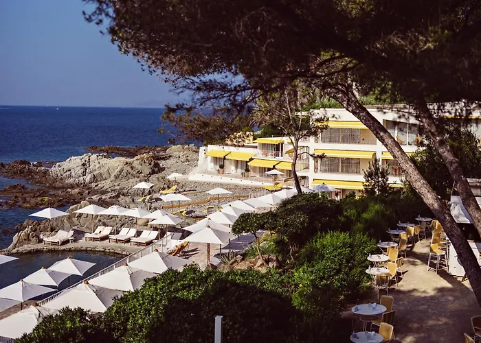 מלון Les Roches Rouges, A Beaumier 5*