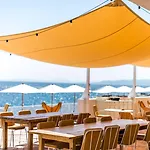 Otel Les Roches Rouges, A Beaumier 5*
