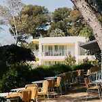 Hotel Les Roches Rouges, A Beaumier