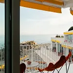 Hotel Les Roches Rouges, A Beaumier