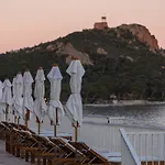 Hotel Les Roches Rouges, A Beaumier Saint-Raphael (Var)