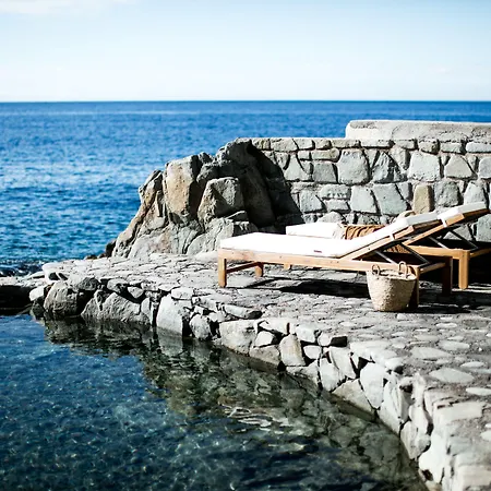 Hotel Les Roches Rouges, A Beaumier