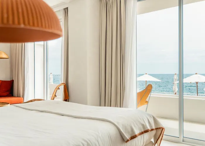 Les Roches Rouges, A Beaumier